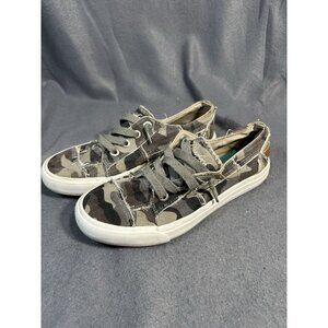 Blowfish Malibu Camo Slip On Sneakers Distressed Style Size 7.5 Women’s